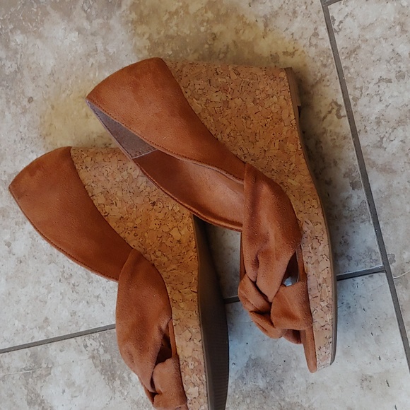 H&M Brown wedges - Picture 2 of 4